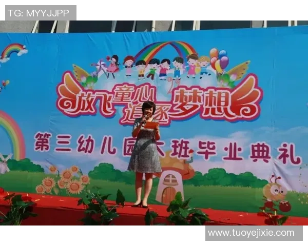 足球小绿的成长之路与梦想追逐的精彩故事